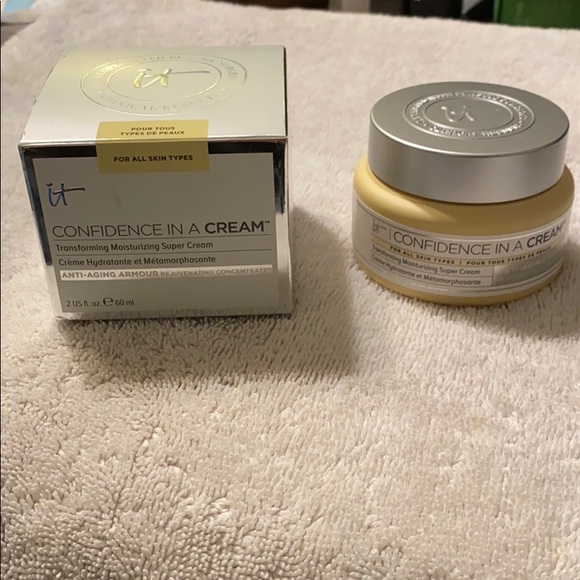 it cosmetics Other - It Confidence in a Cream